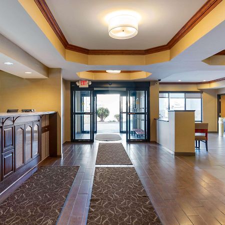Comfort Suites South Haven Near I-96 מראה חיצוני תמונה