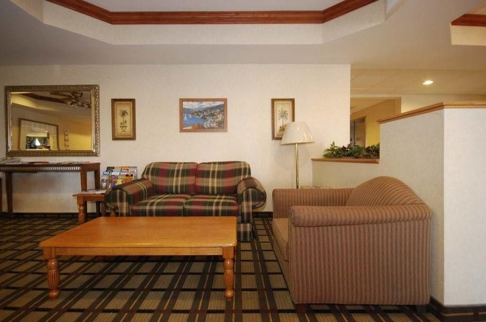 Comfort Suites South Haven Near I-96 מראה חיצוני תמונה