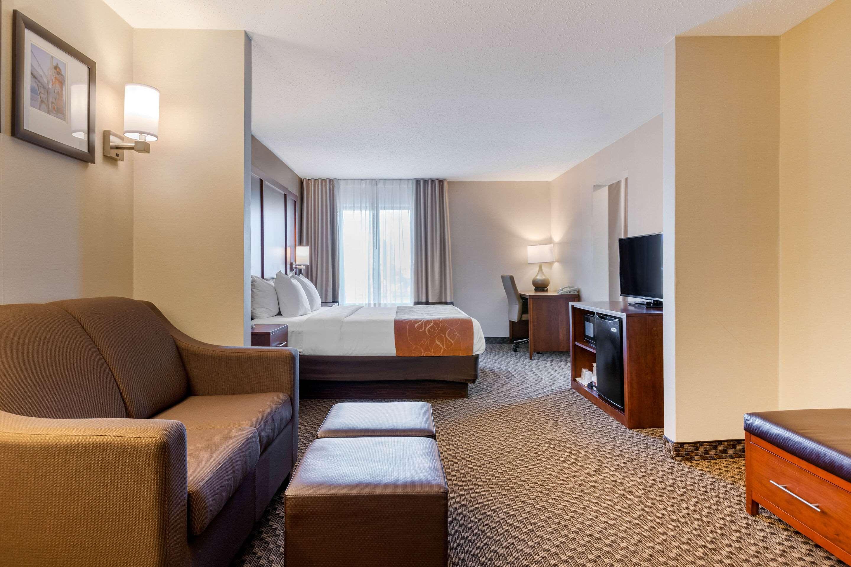 Comfort Suites South Haven Near I-96 מראה חיצוני תמונה