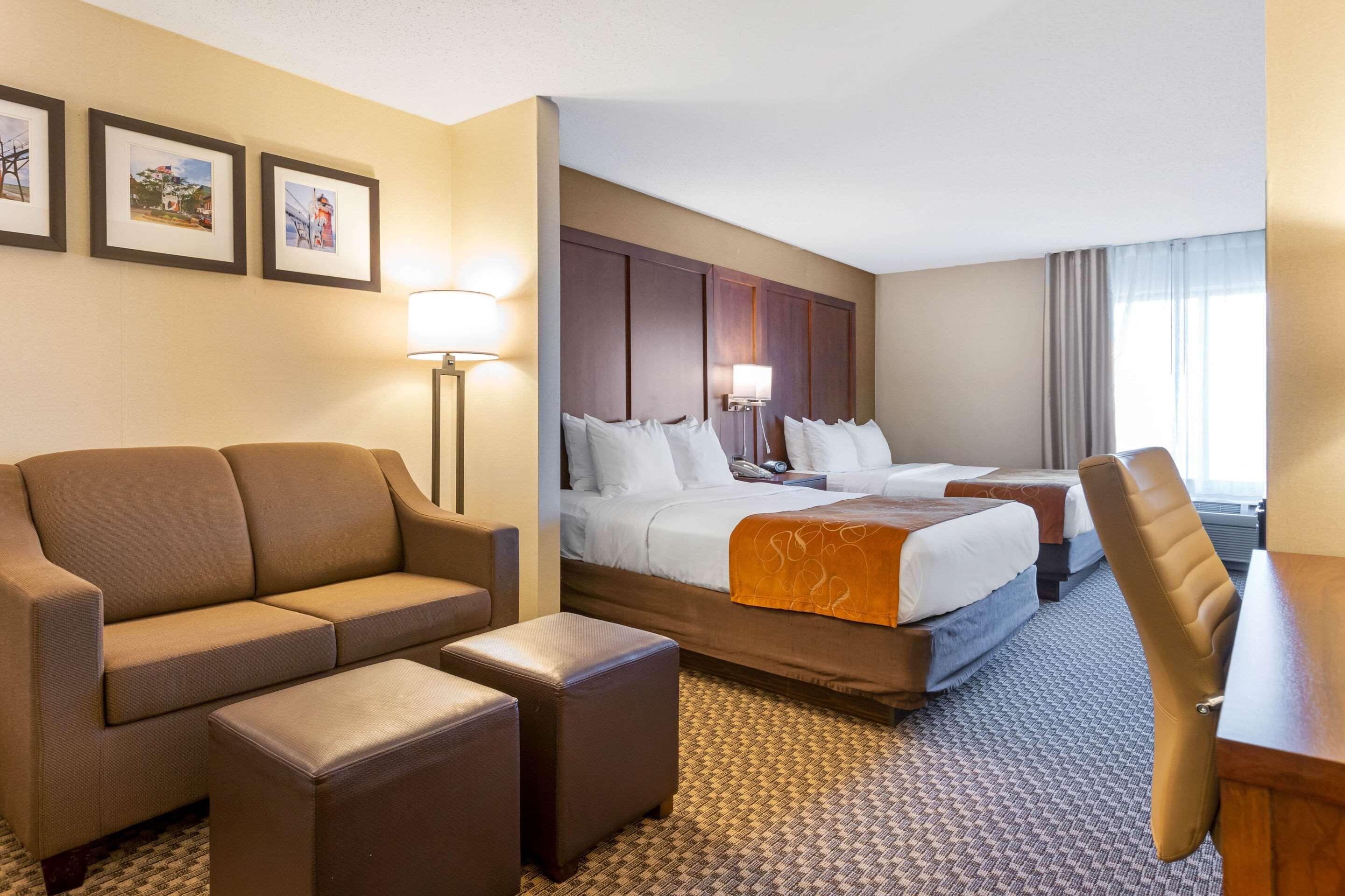Comfort Suites South Haven Near I-96 מראה חיצוני תמונה