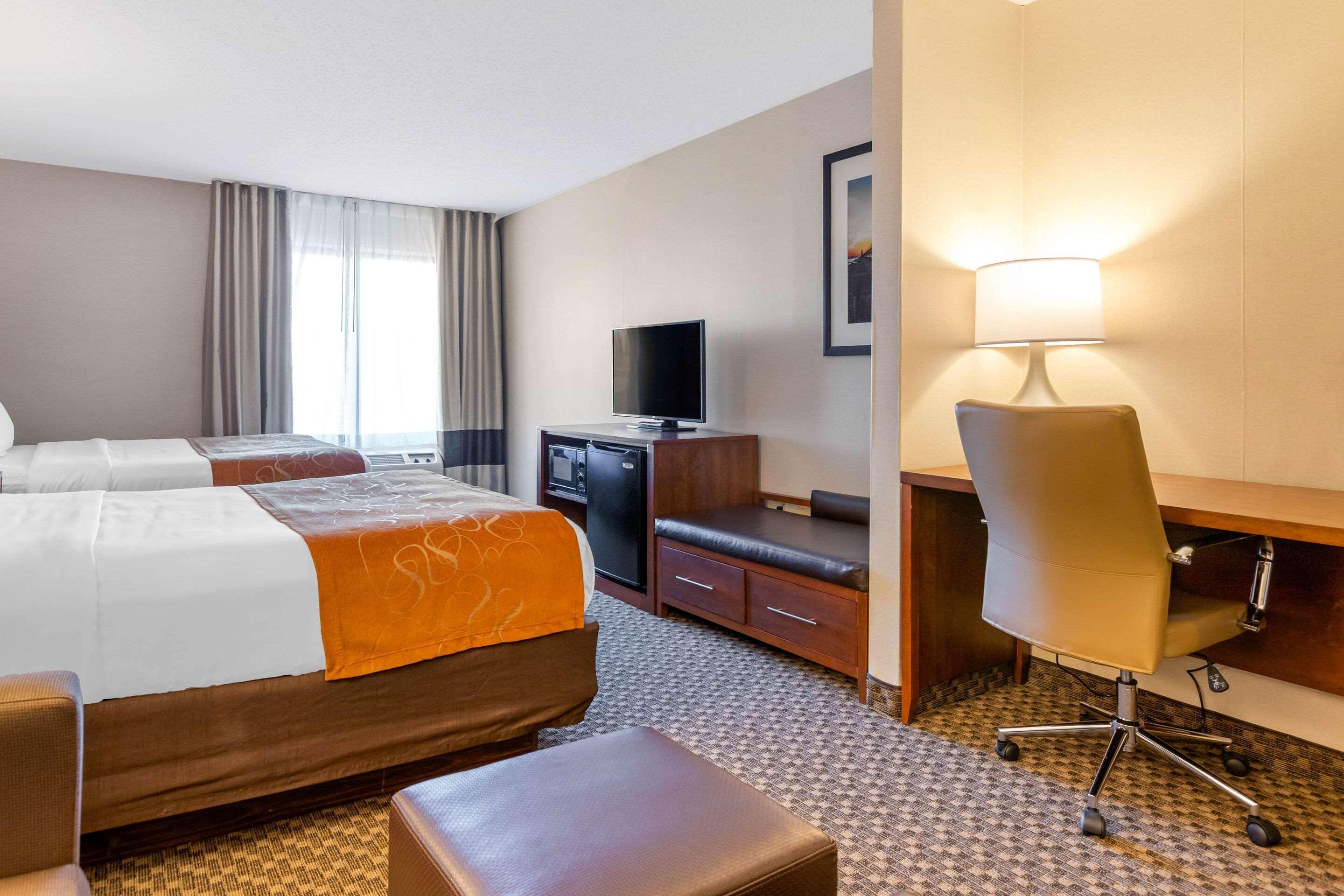 Comfort Suites South Haven Near I-96 מראה חיצוני תמונה