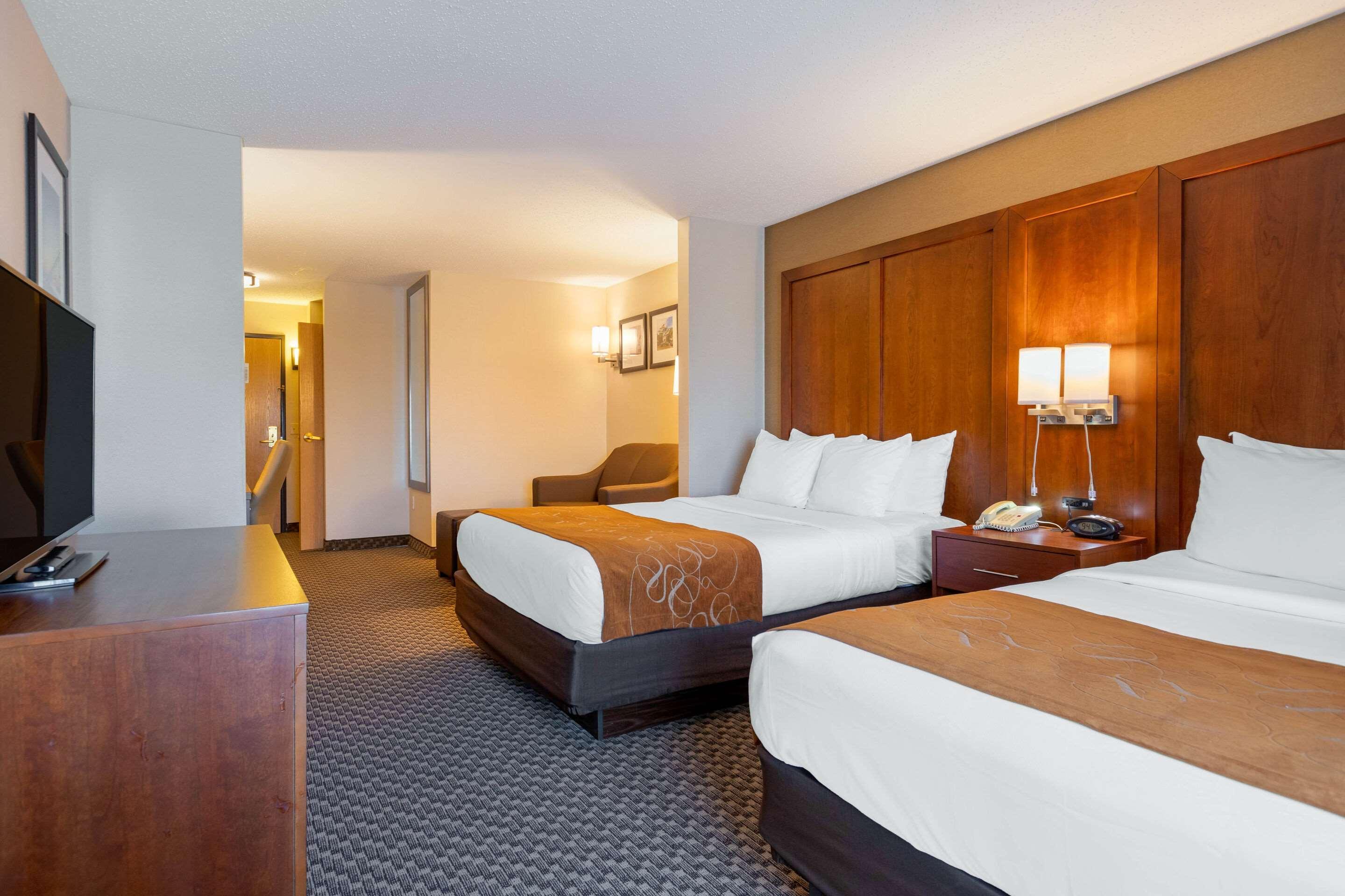 Comfort Suites South Haven Near I-96 מראה חיצוני תמונה