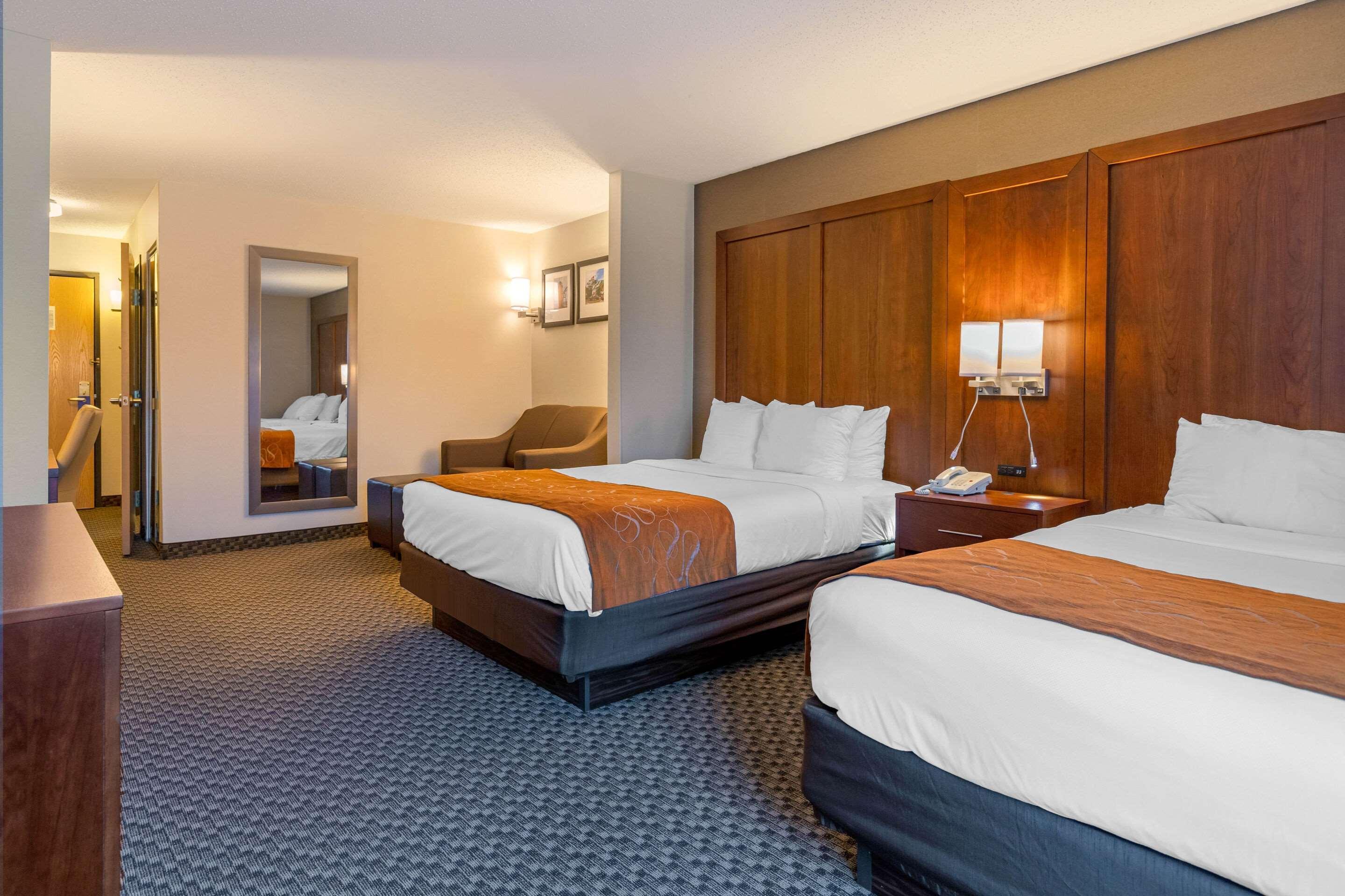 Comfort Suites South Haven Near I-96 מראה חיצוני תמונה
