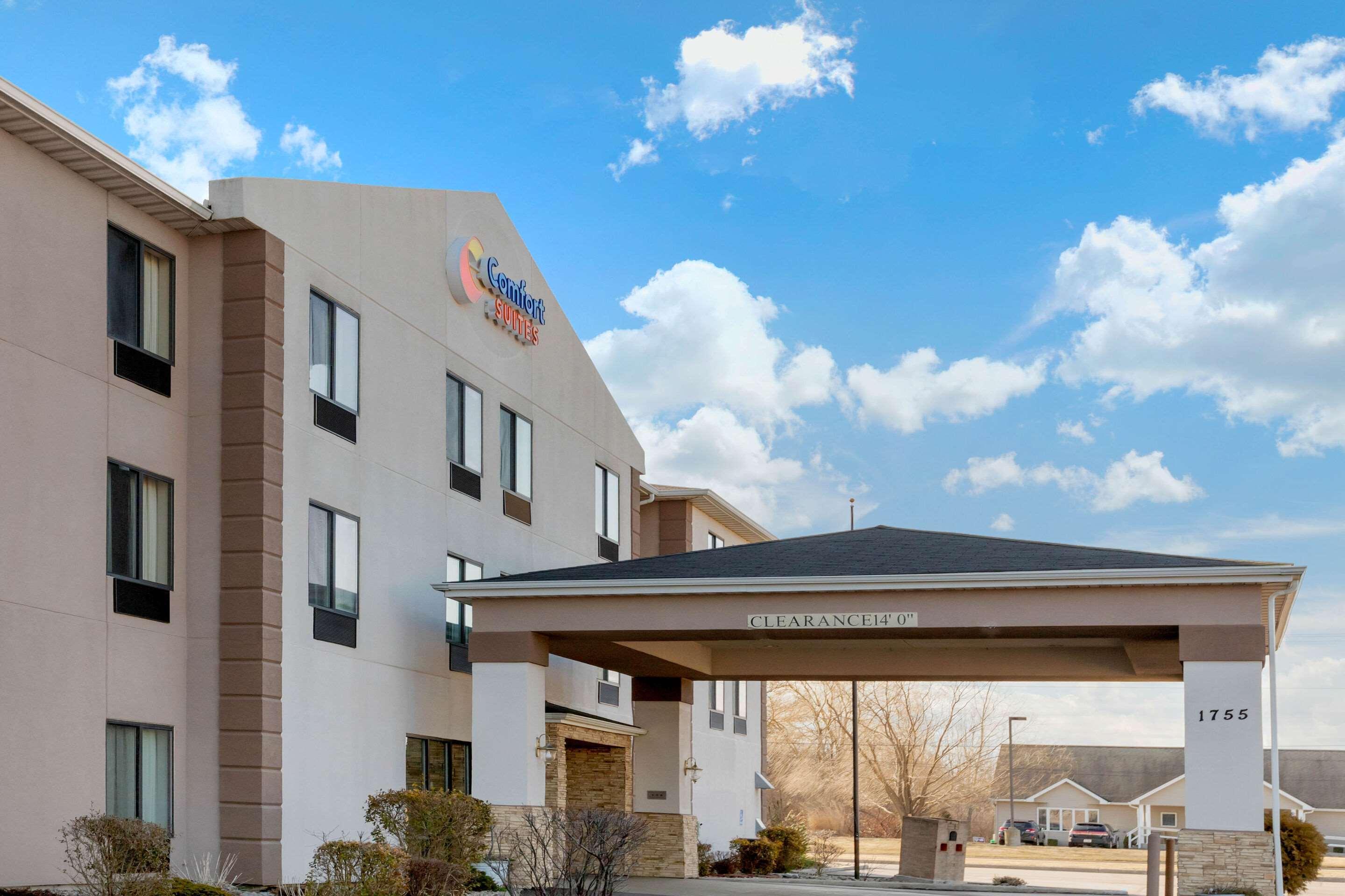 Comfort Suites South Haven Near I-96 מראה חיצוני תמונה