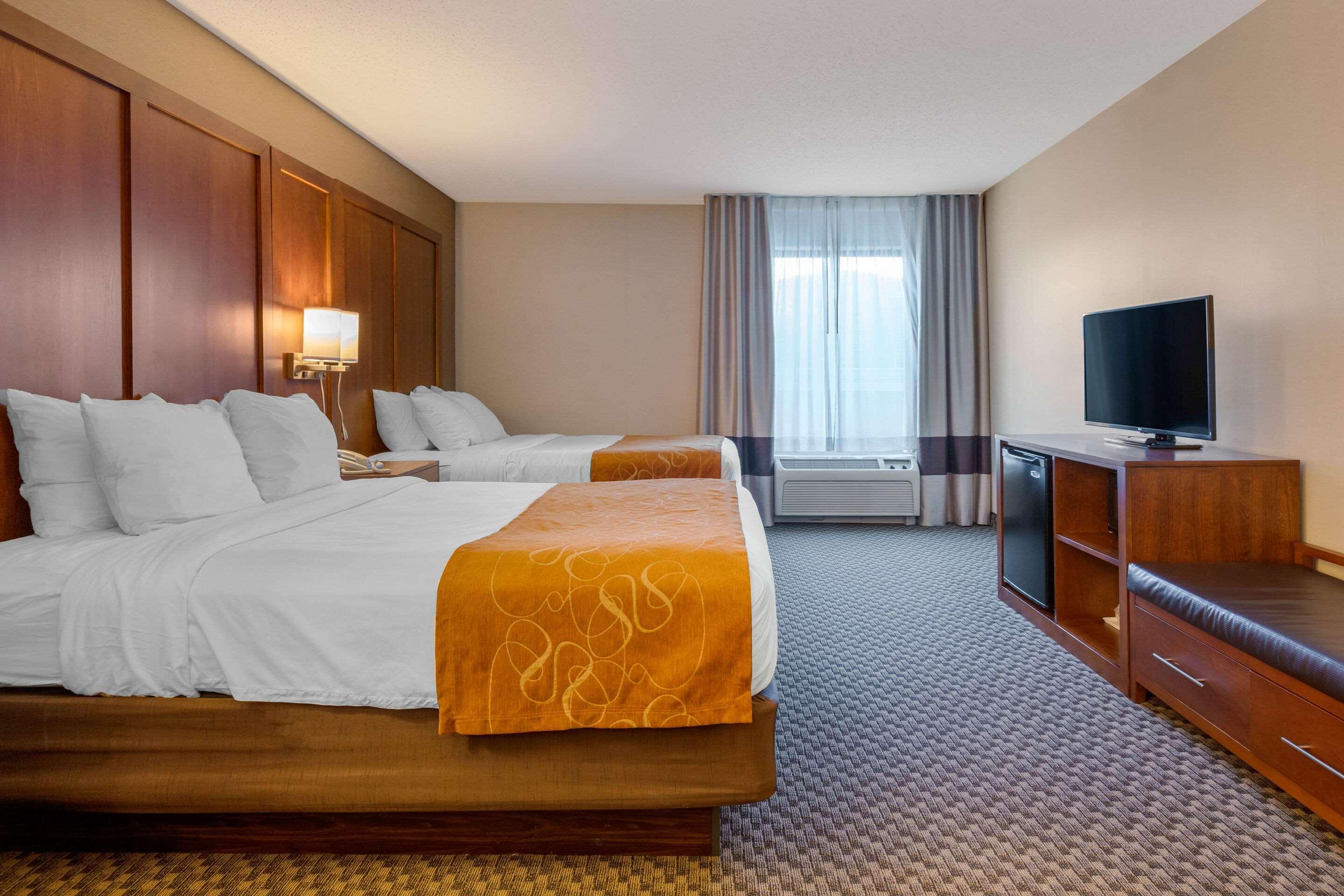Comfort Suites South Haven Near I-96 מראה חיצוני תמונה