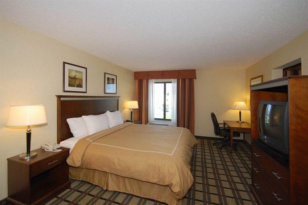 Comfort Suites South Haven Near I-96 מראה חיצוני תמונה