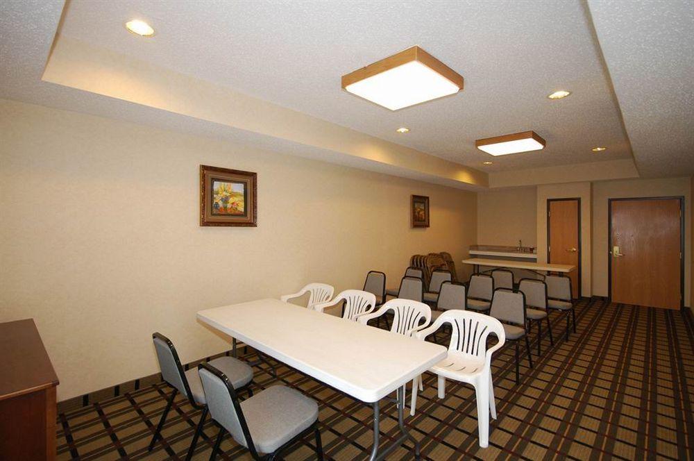 Comfort Suites South Haven Near I-96 מראה חיצוני תמונה